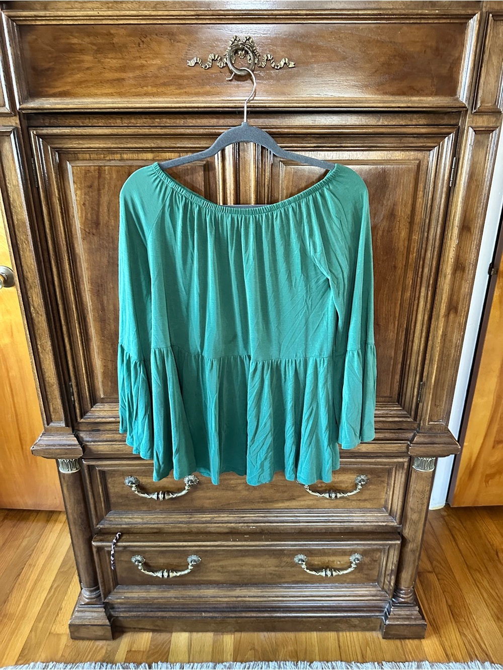 Green flowy top *FLAW*